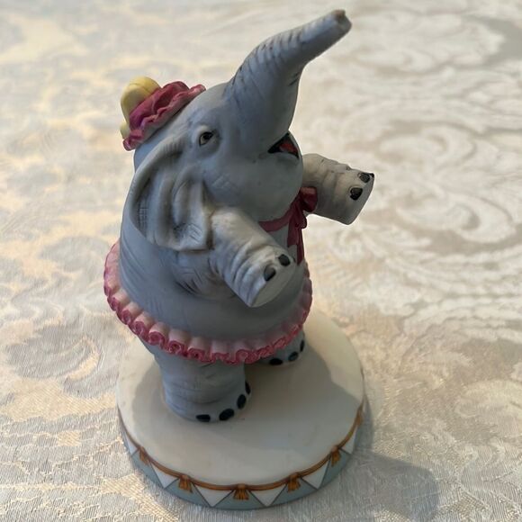 Wallace Berrie vintage 1983 Circus Royal #9612 porcelain Dancing Elephant EVC - Picture 2 of 11